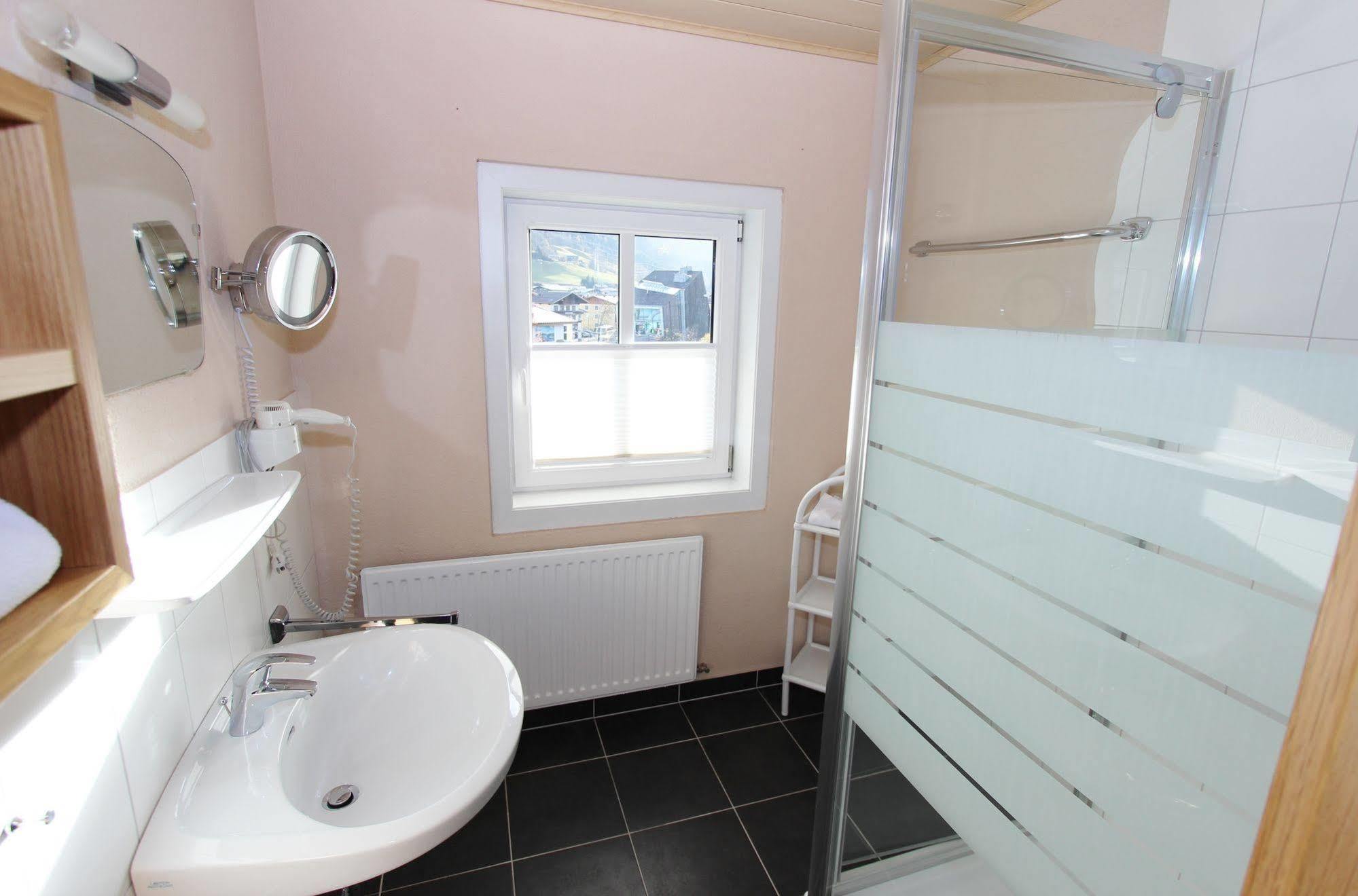 Apartment Margarethenstein Mit Privat Sauna Und Inklusive Zell Am See-Kaprun Sommerkarte Bagian luar foto